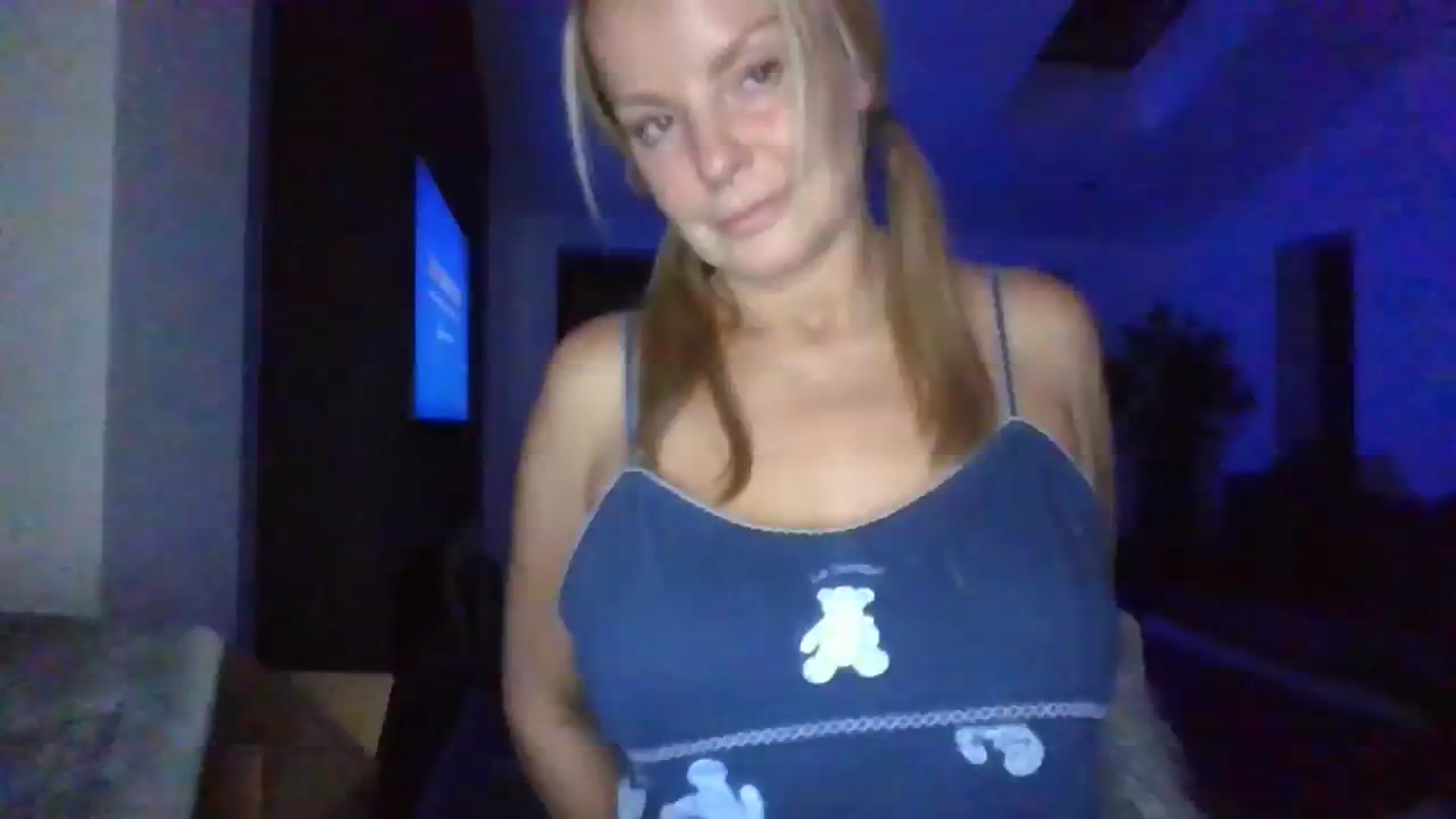 Gallery image thumbnail from Klo35's myfreecams stream on, 08/06/2023, 23:18 image 9 of 20