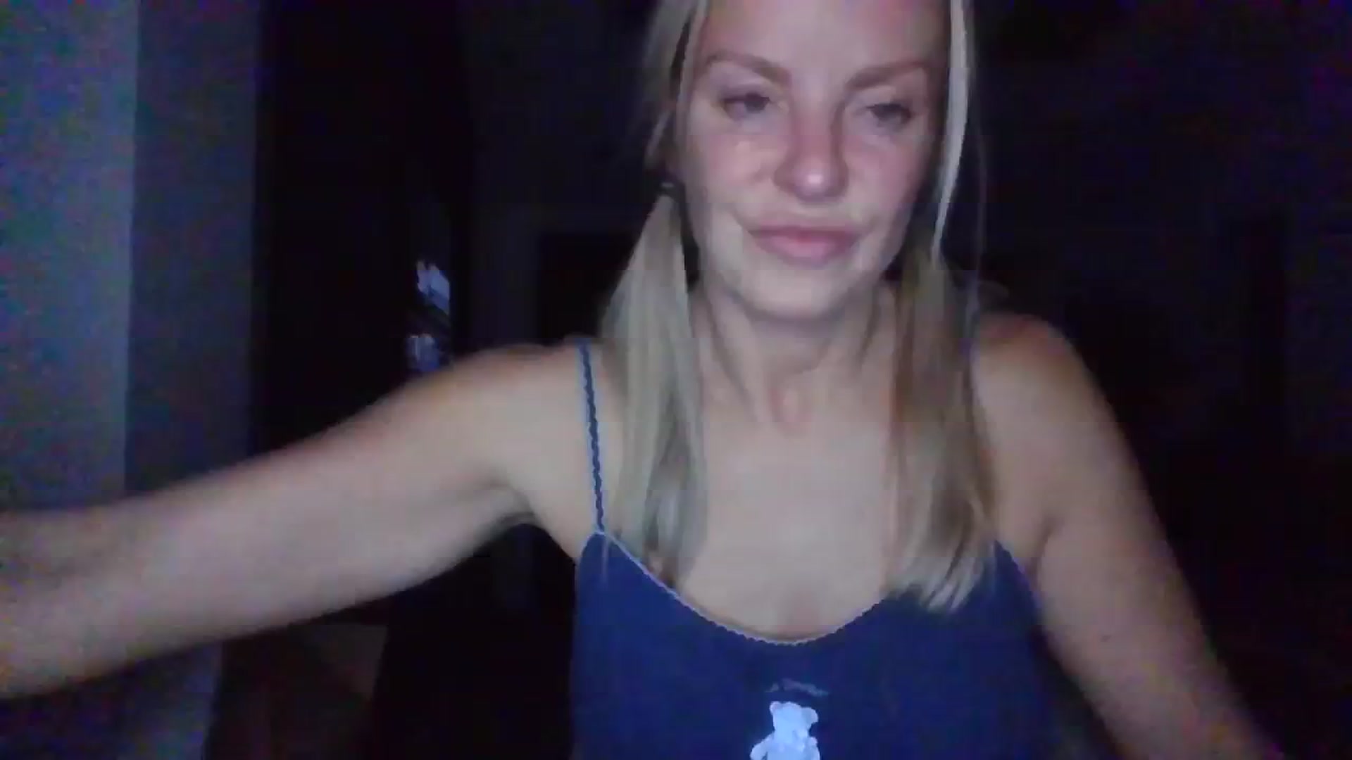 Gallery image thumbnail from Klo35's myfreecams stream on, 08/06/2023, 23:18 image 3 of 20