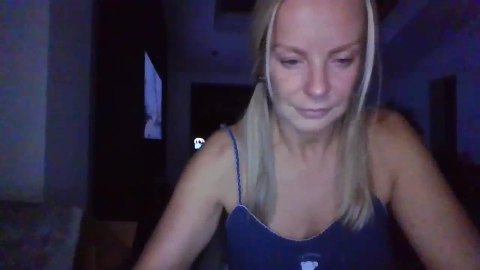 Gallery image thumbnail from Klo35's myfreecams stream on, 08/06/2023, 23:18 image 4 of 20