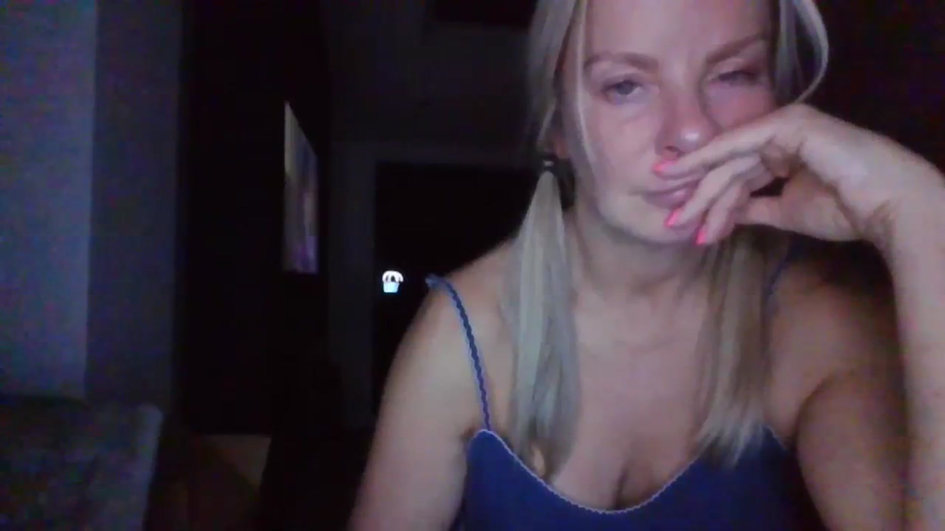 Gallery image thumbnail from Klo35's myfreecams stream on, 08/06/2023, 23:18 image 7 of 20