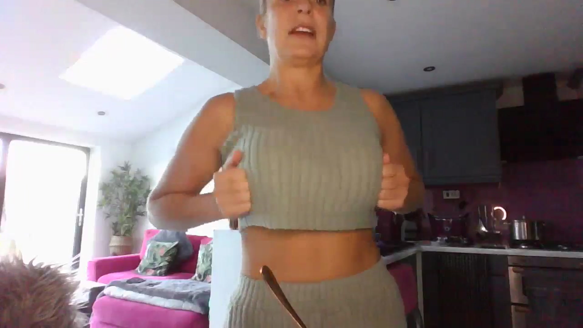 Gallery image thumbnail from Klo35's myfreecams stream on, 08/07/2023, 18:31 image 8 of 20