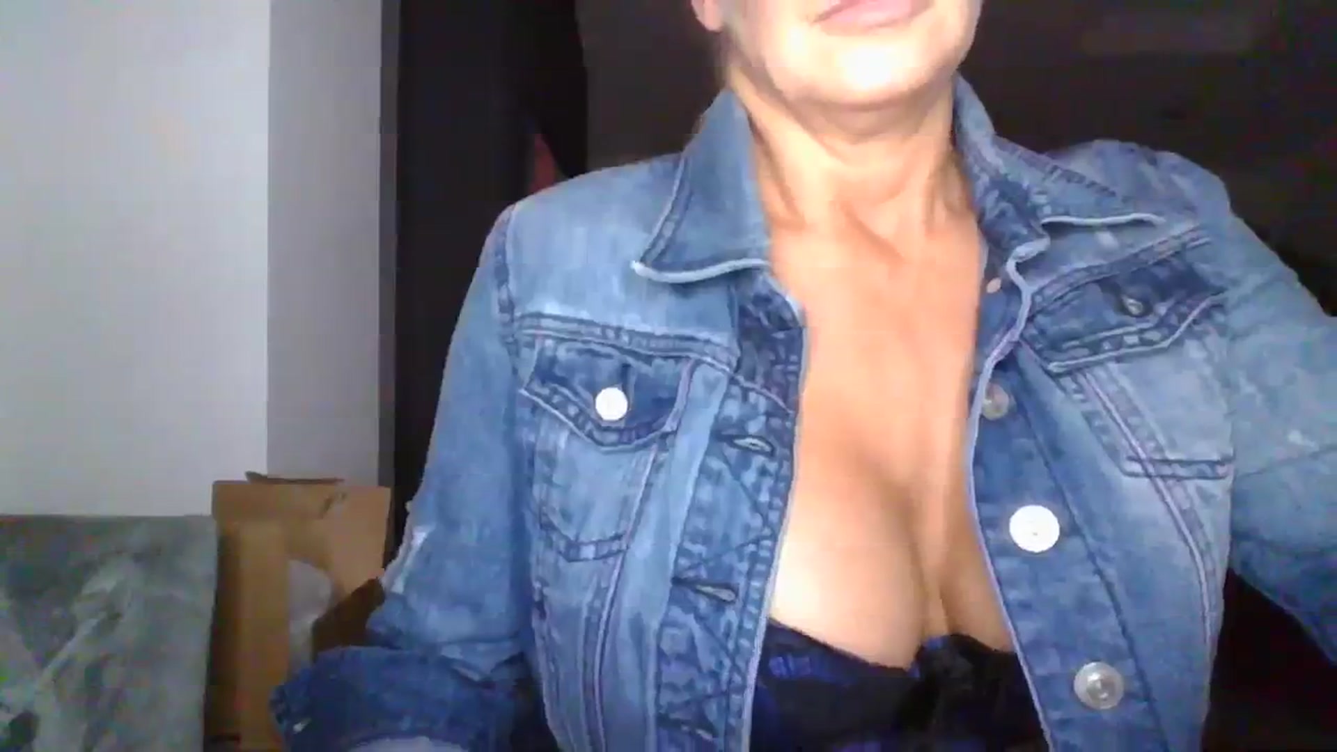 Gallery image thumbnail from Klo35's myfreecams stream on, 08/07/2023, 22:48 image 11 of 20
