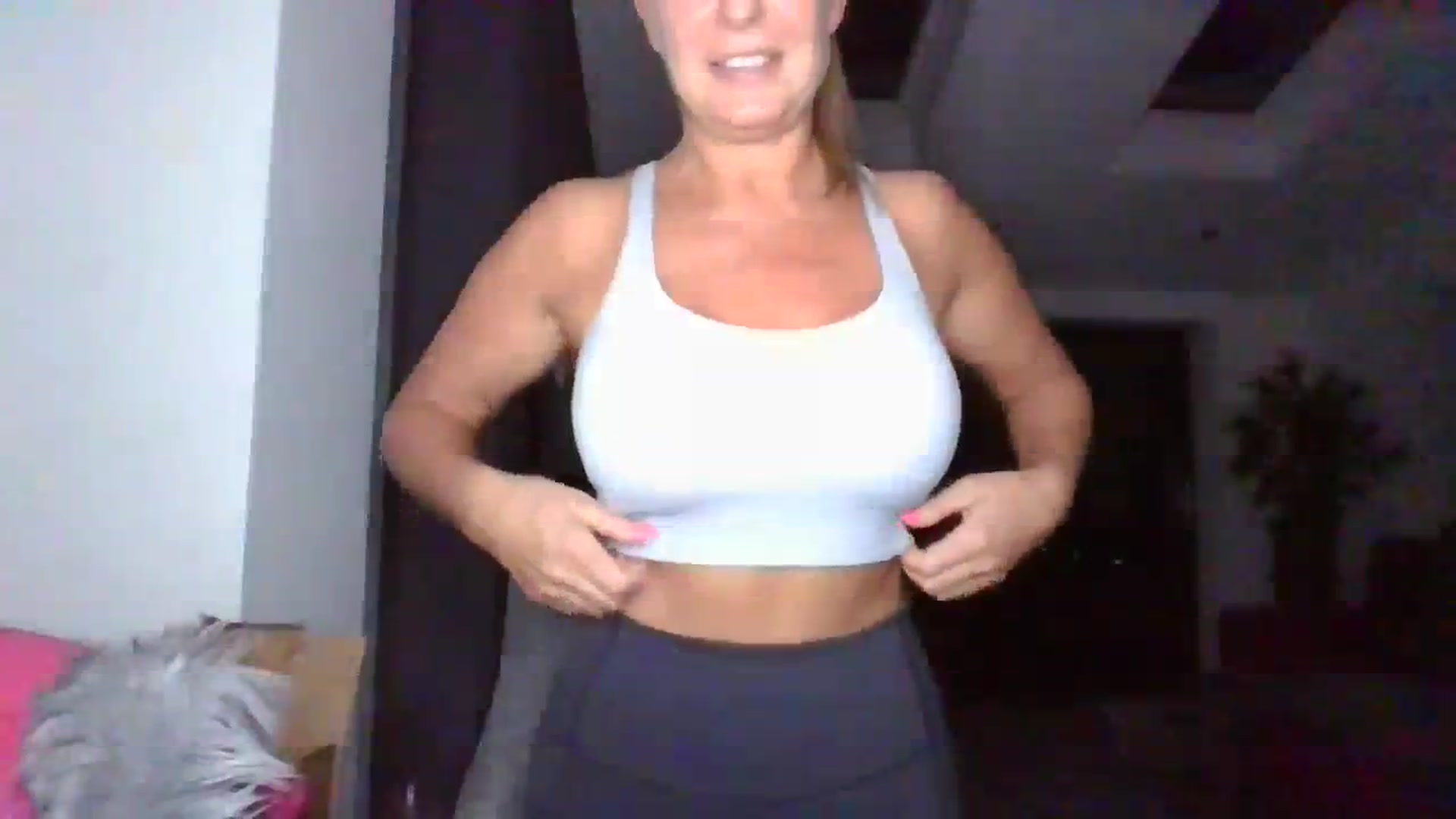 Gallery image thumbnail from Klo35's myfreecams stream on, 08/10/2023, 21:09 image 16 of 20