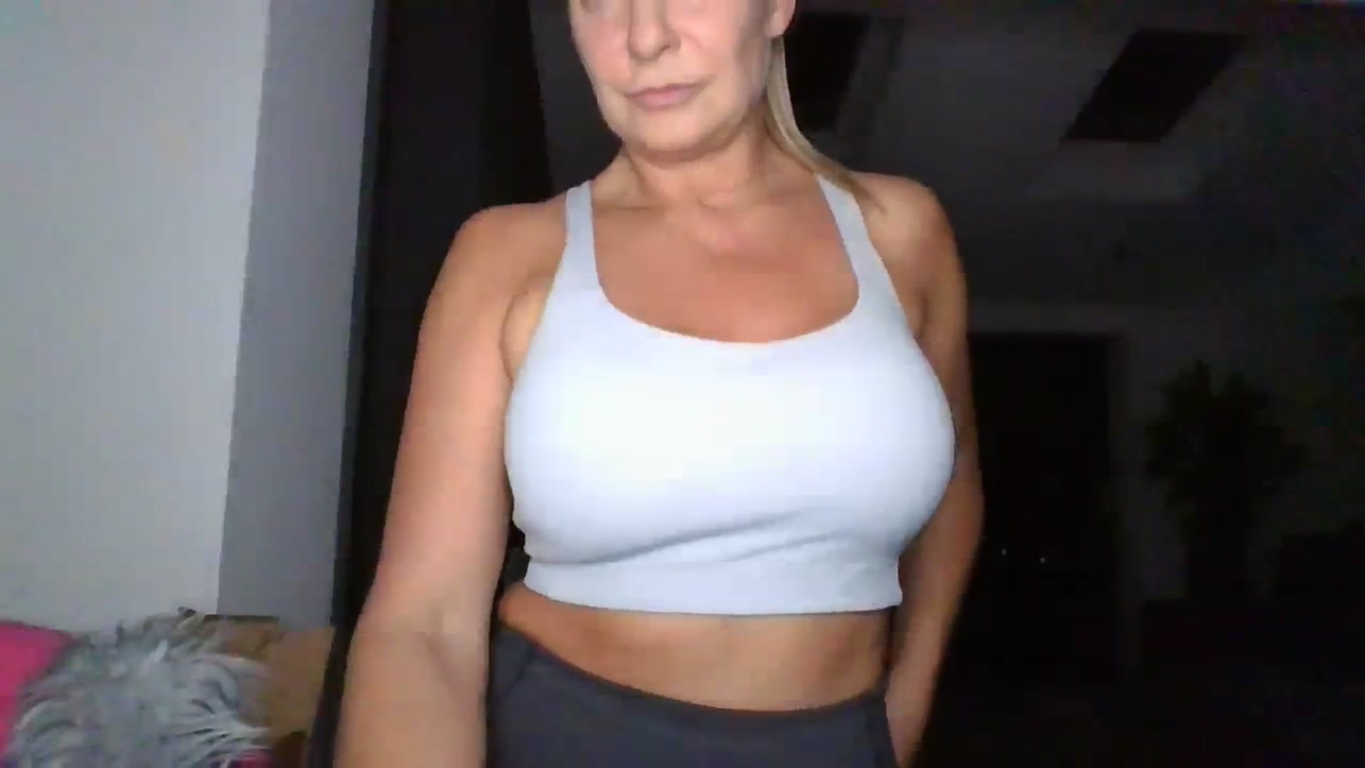 Gallery image thumbnail from Klo35's myfreecams stream on, 08/10/2023, 21:09 image 18 of 20