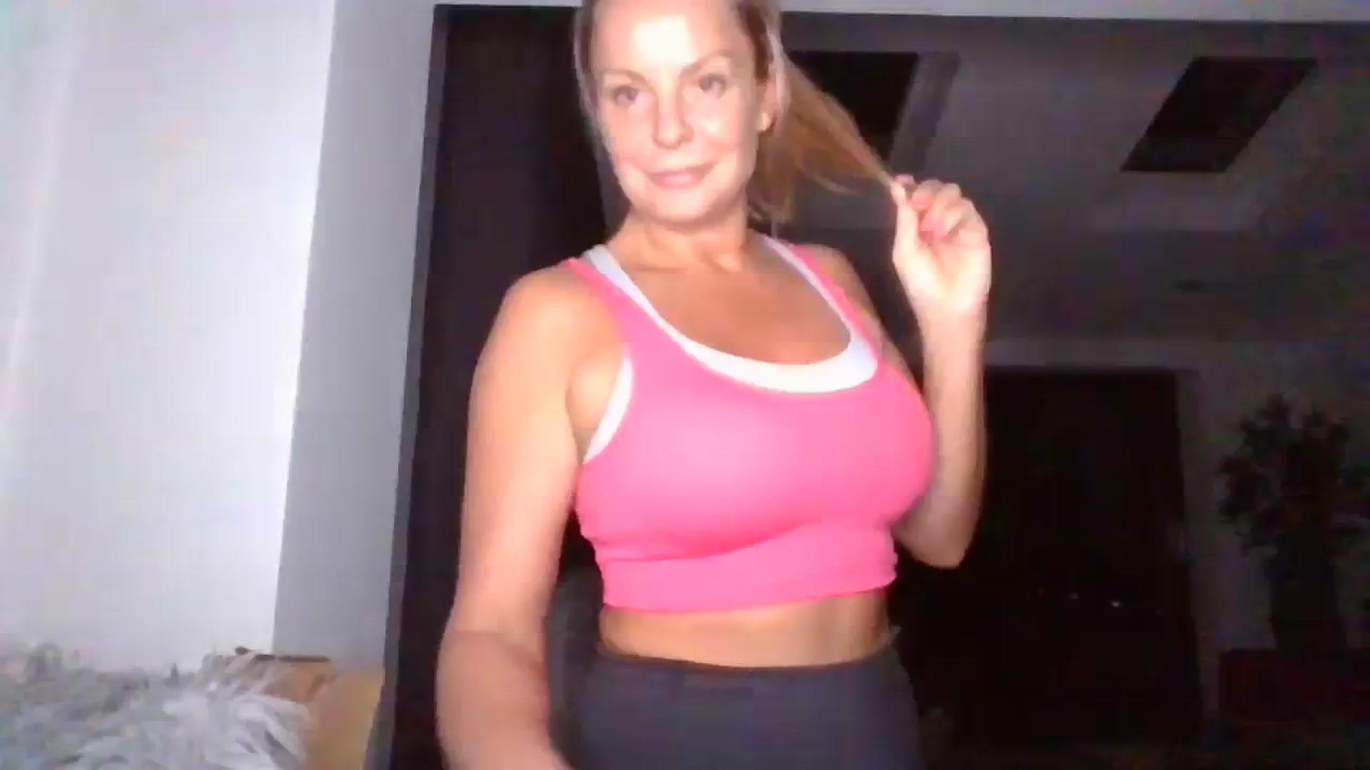 Gallery image thumbnail from Klo35's myfreecams stream on, 08/10/2023, 21:09 image 13 of 20