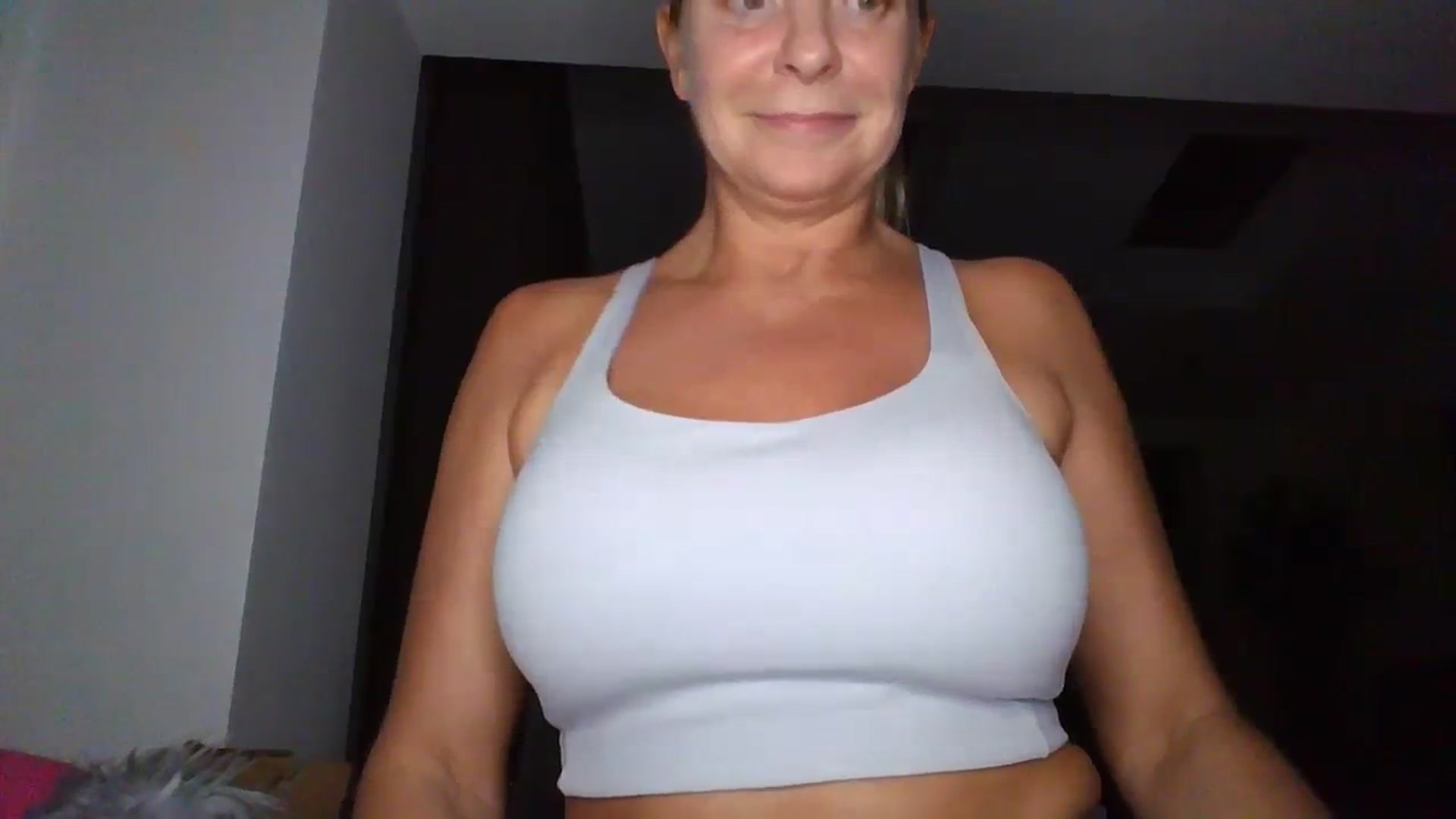 Gallery image thumbnail from Klo35's myfreecams stream on, 08/10/2023, 21:09 image 20 of 20