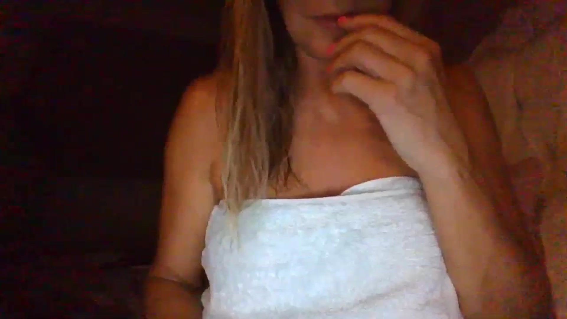 Gallery image thumbnail from Klo35's myfreecams stream on, 08/10/2023, 22:54 image 17 of 20