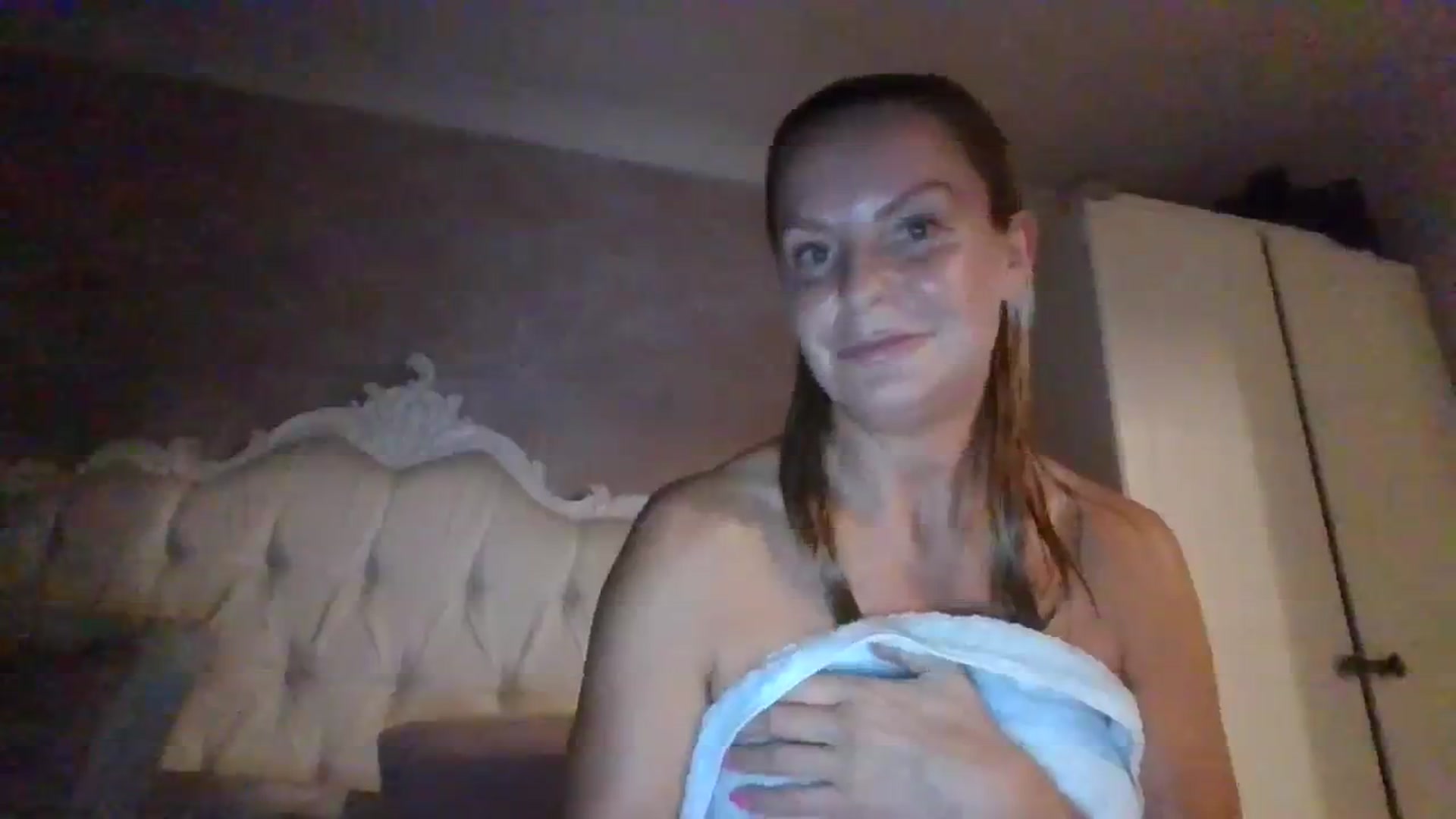 Gallery image thumbnail from Klo35's myfreecams stream on, 08/10/2023, 22:54 image 4 of 20