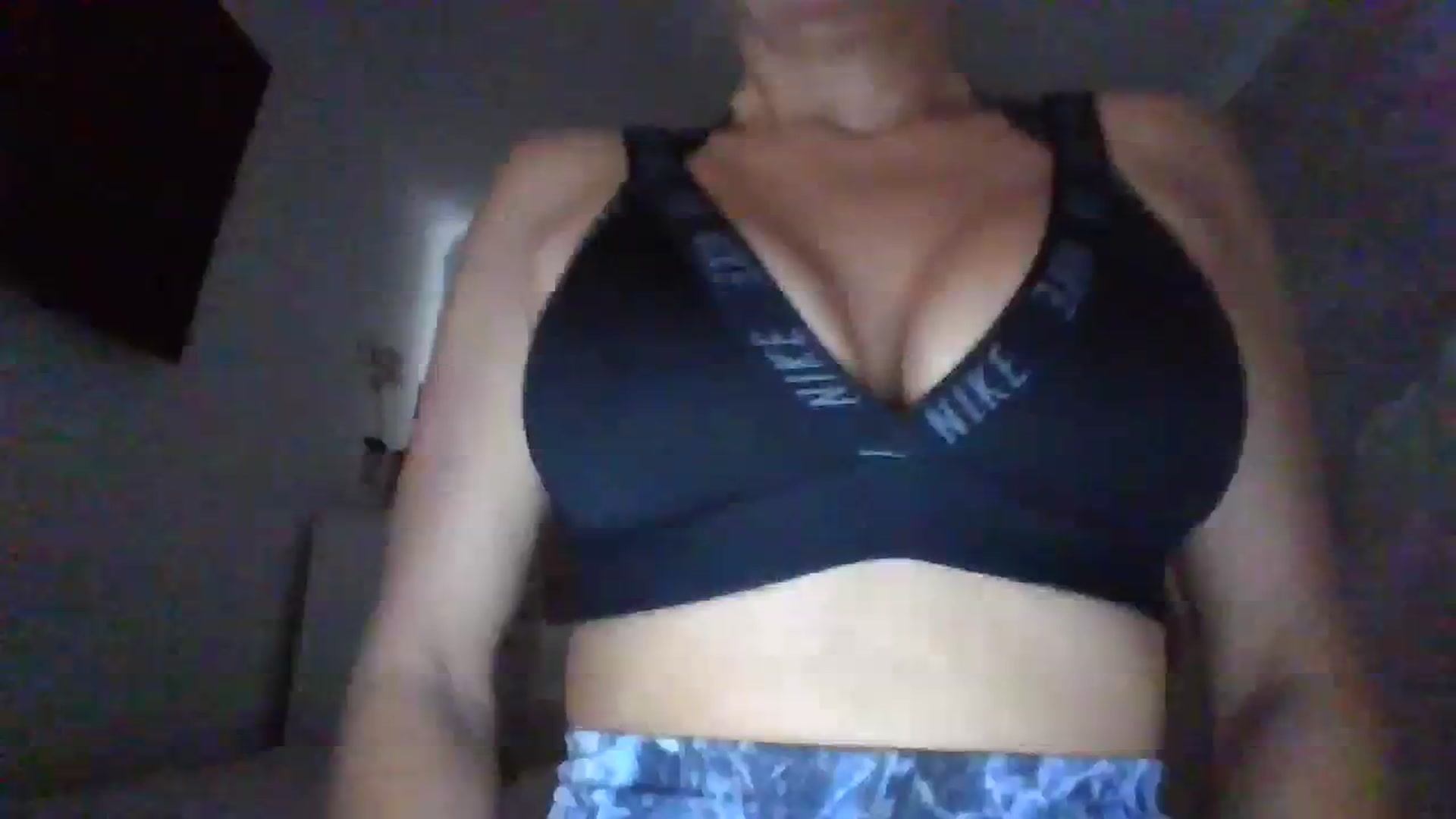 Gallery image thumbnail from Klo35's myfreecams stream on, 08/12/2023, 11:32 image 4 of 20