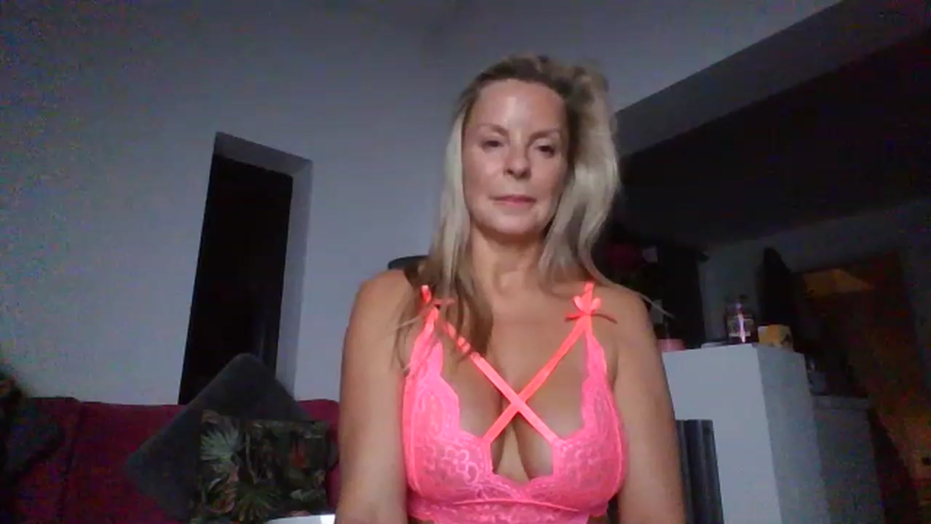 Gallery image thumbnail from Klo35's myfreecams stream on, 08/14/2023, 24:00 image 19 of 20