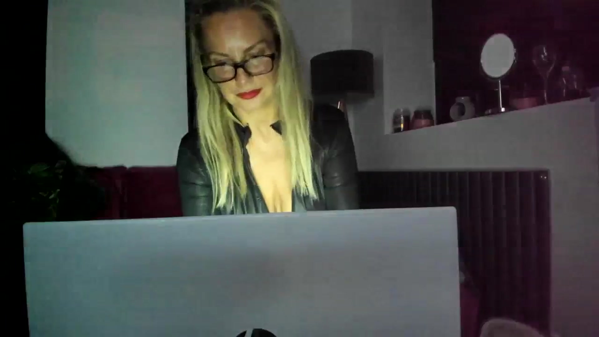 Gallery image thumbnail from Klo35's myfreecams stream on, 08/17/2023, 22:46 image 4 of 20