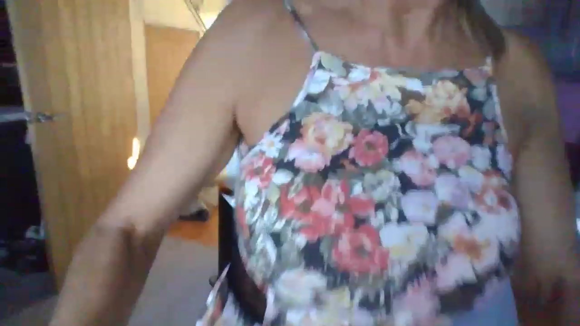 Gallery image thumbnail from Klo35's myfreecams stream on, 08/20/2023, 18:48 image 6 of 20
