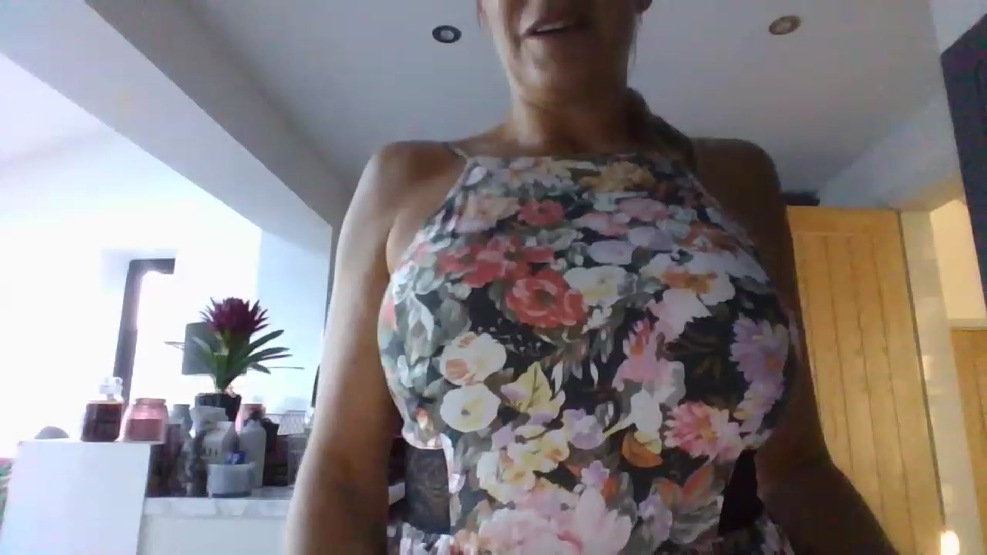 Gallery image thumbnail from Klo35's myfreecams stream on, 08/20/2023, 18:48 image 2 of 20