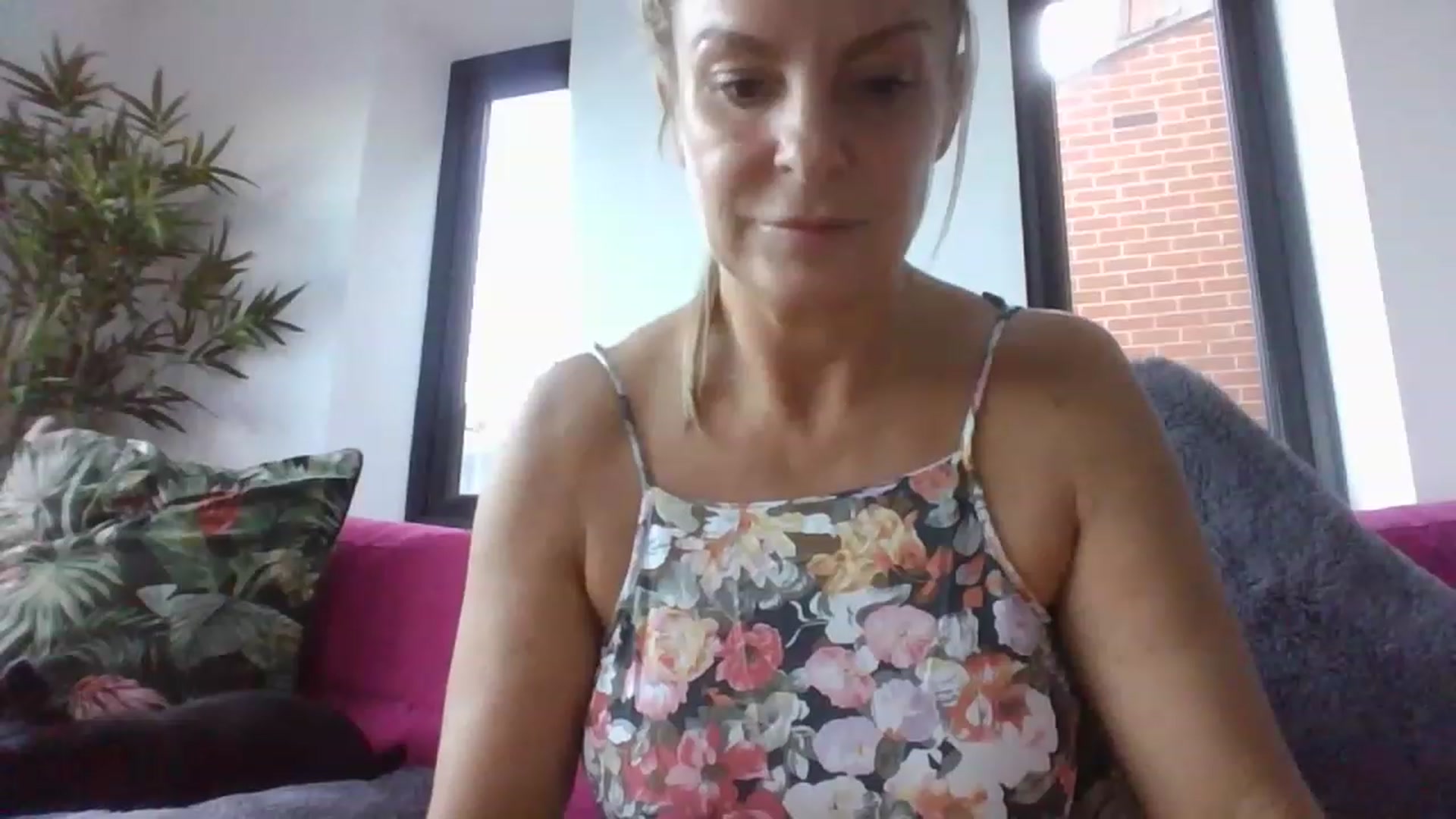 Gallery image thumbnail from Klo35's myfreecams stream on, 08/20/2023, 18:48 image 20 of 20