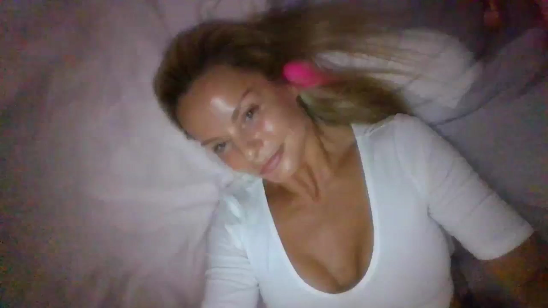 Gallery image thumbnail from Klo35's myfreecams stream on, 08/21/2023, 11:25 image 11 of 20