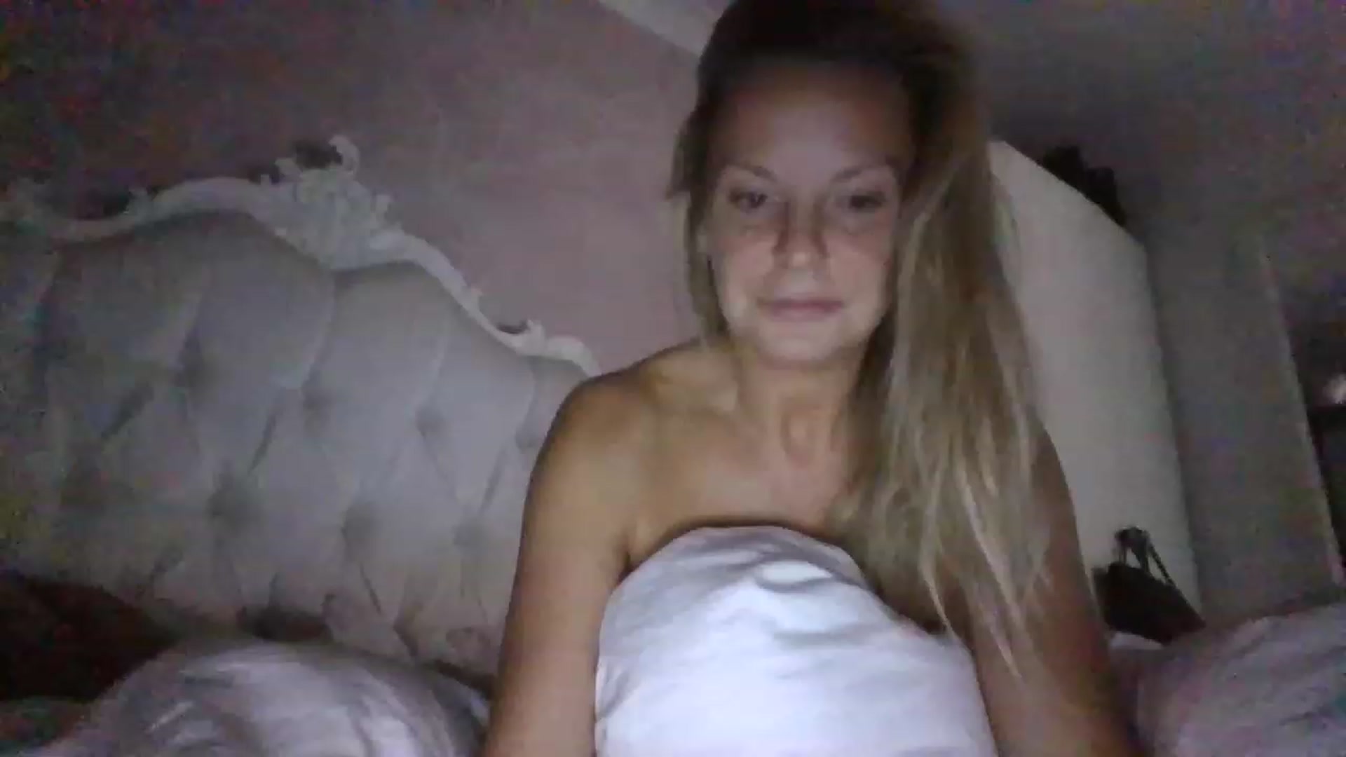 Gallery image thumbnail from Klo35's myfreecams stream on, 08/23/2023, 08:05 image 12 of 20