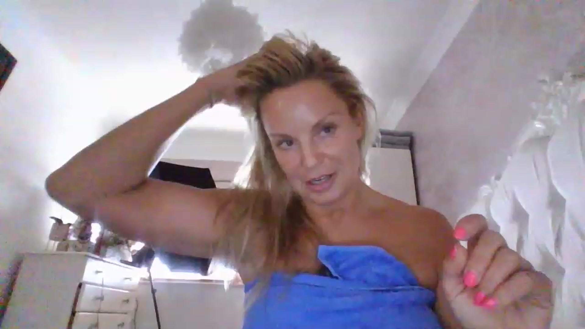 Gallery image thumbnail from Klo35's myfreecams stream on, 08/23/2023, 16:34 image 3 of 20
