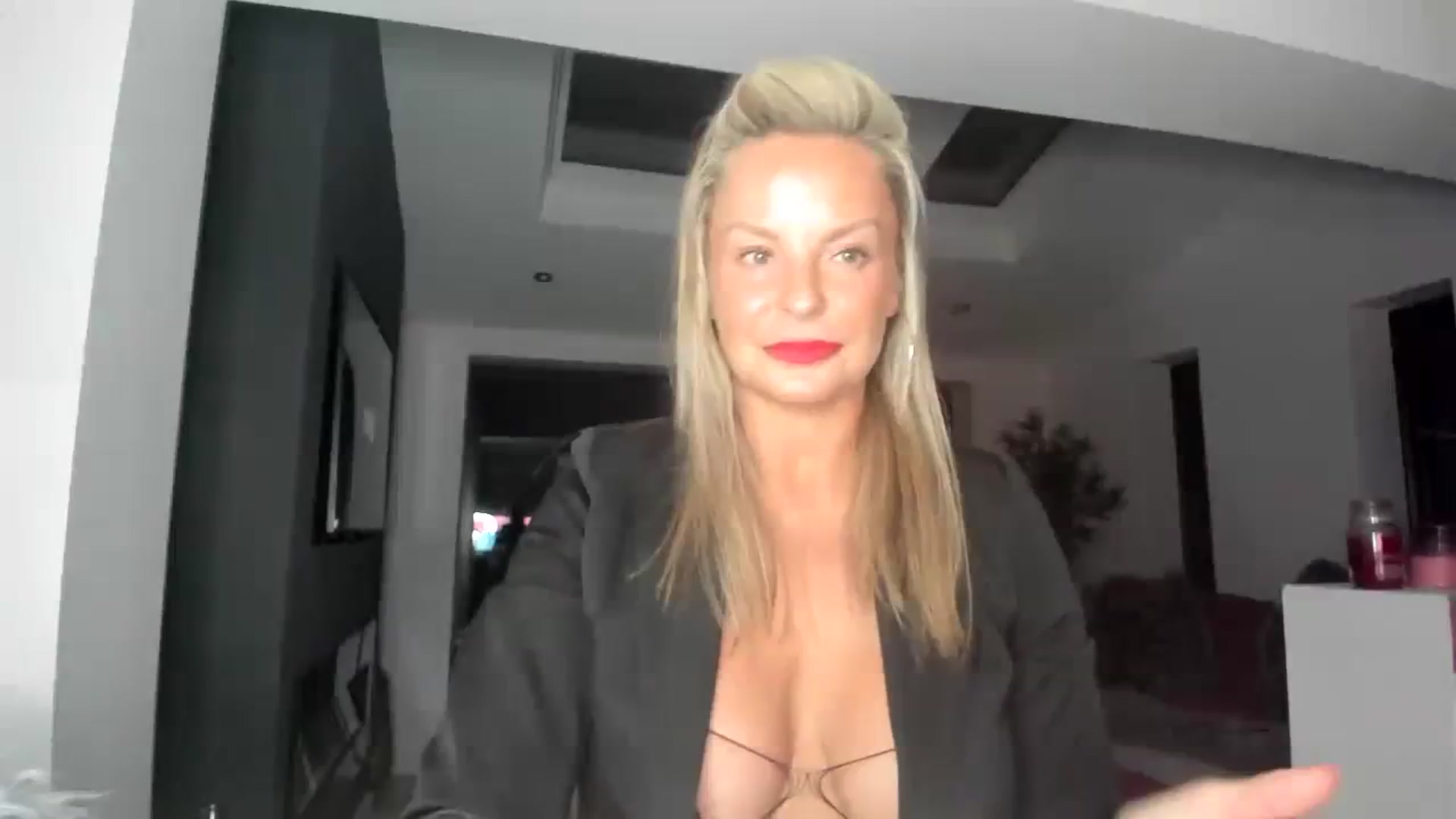 Gallery image thumbnail from Klo35's myfreecams stream on, 08/24/2023, 21:45 image 10 of 20