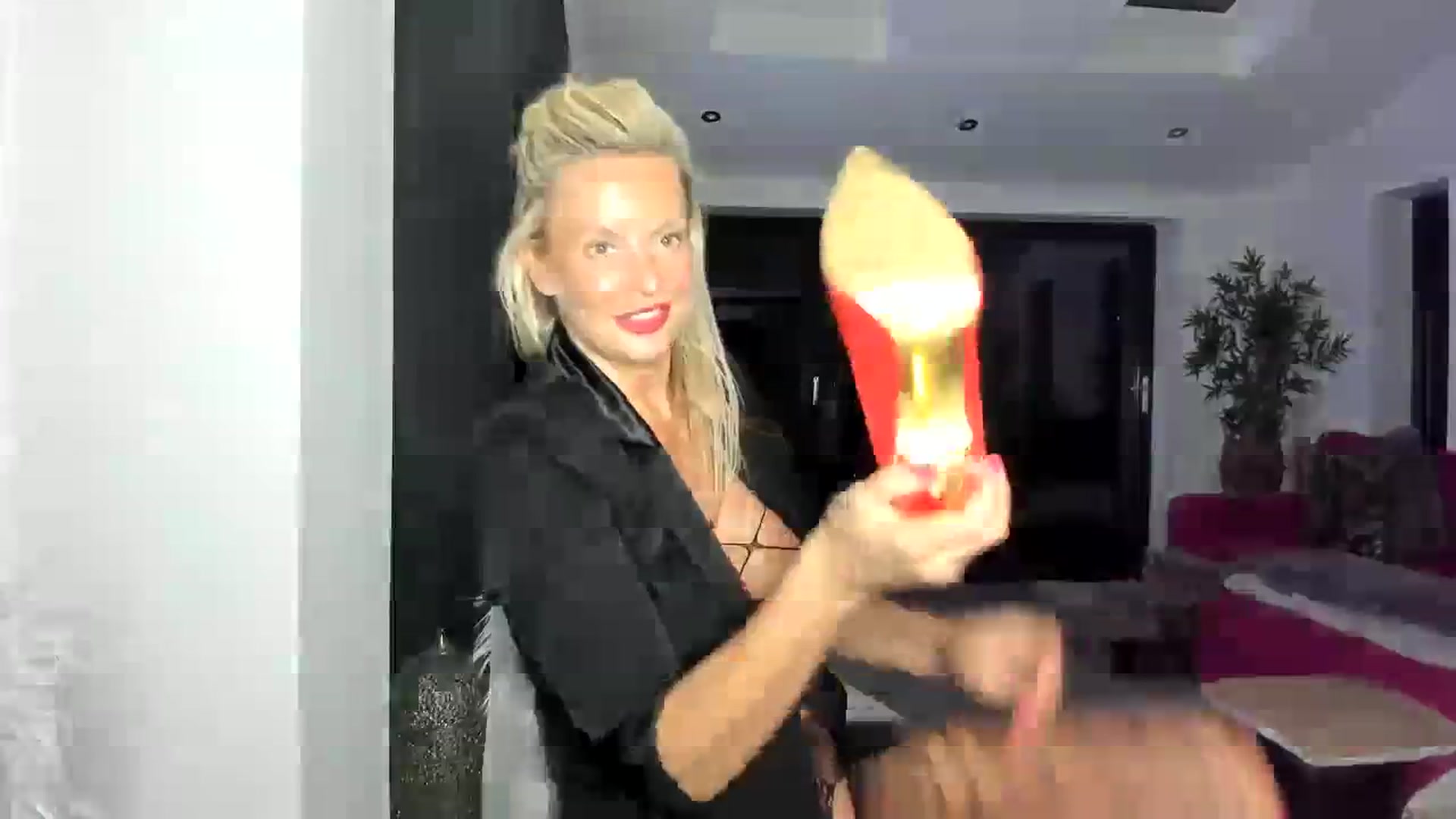 Gallery image thumbnail from Klo35's myfreecams stream on, 08/25/2023, 02:55 image 6 of 20