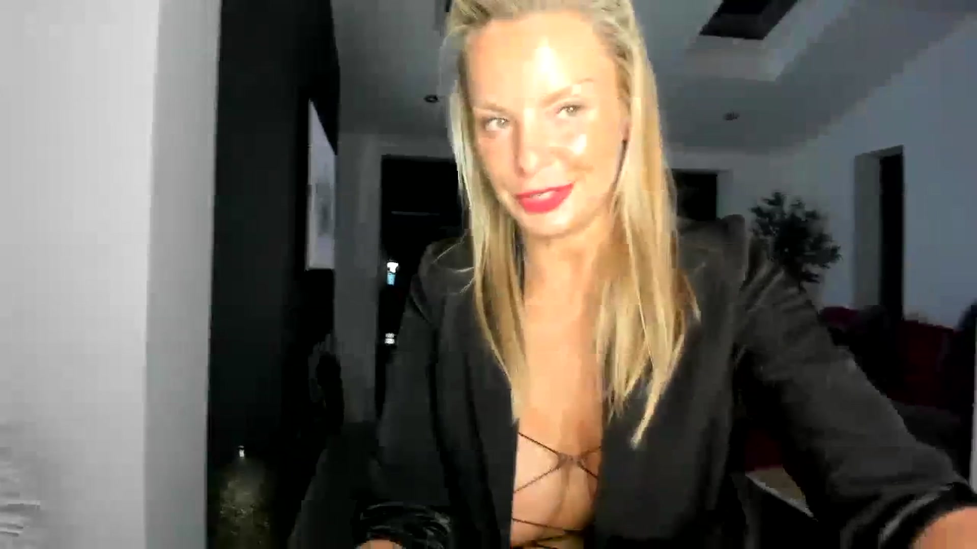 Gallery image thumbnail from Klo35's myfreecams stream on, 08/25/2023, 02:55 image 18 of 20