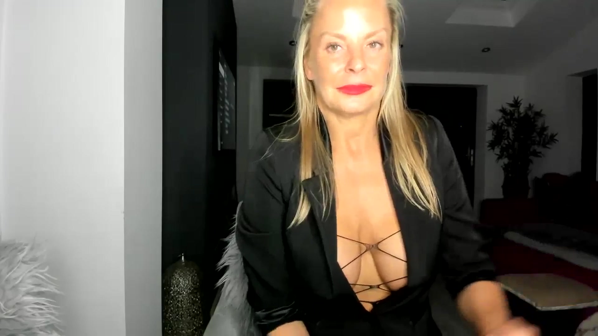 Gallery image thumbnail from Klo35's myfreecams stream on, 08/25/2023, 02:55 image 14 of 20