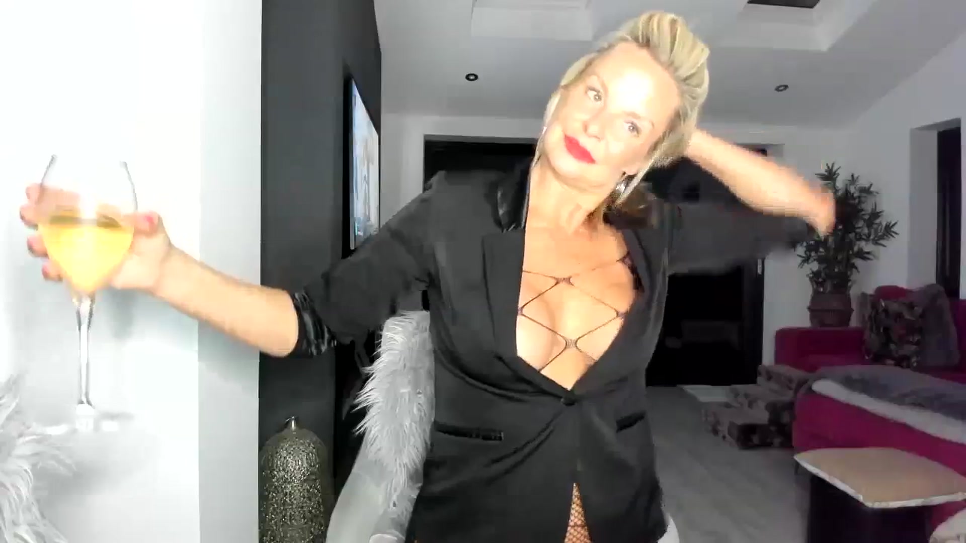 Gallery image thumbnail from Klo35's myfreecams stream on, 08/25/2023, 02:55 image 4 of 20