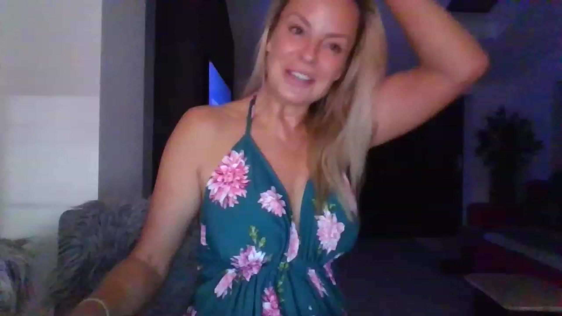 Gallery image thumbnail from Klo35's myfreecams stream on, 08/27/2023, 24:01 image 11 of 20