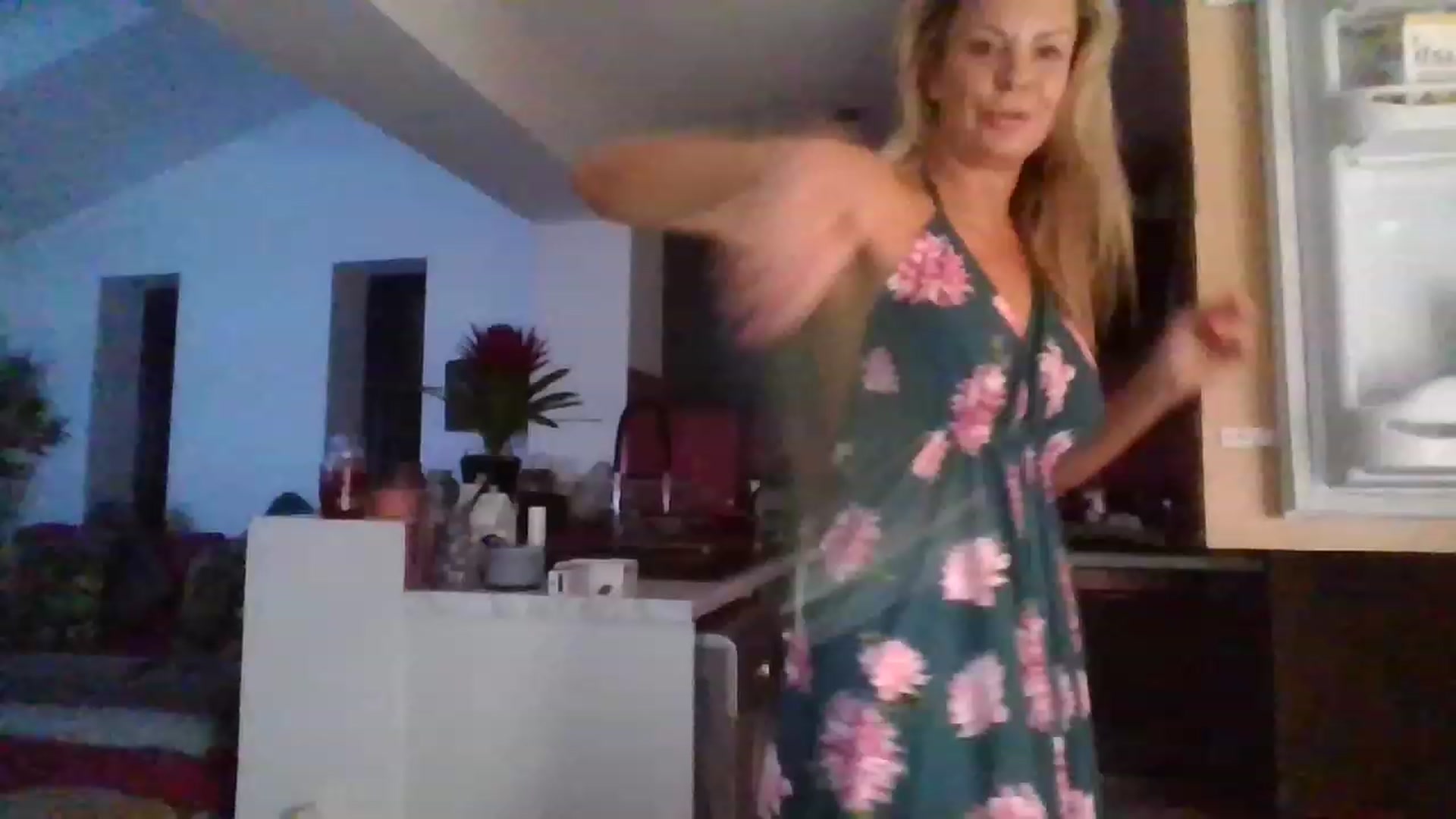 Gallery image thumbnail from Klo35's myfreecams stream on, 08/27/2023, 24:01 image 1 of 20