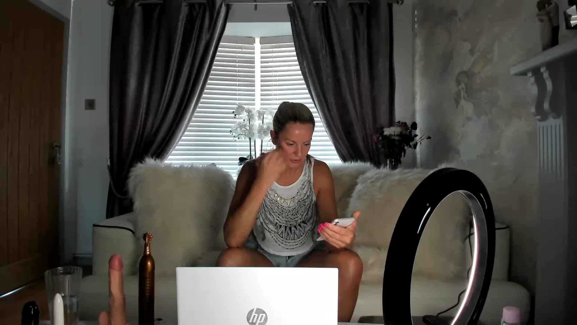 Gallery image thumbnail from Klo35's myfreecams stream on, 08/30/2023, 15:42 image 13 of 20