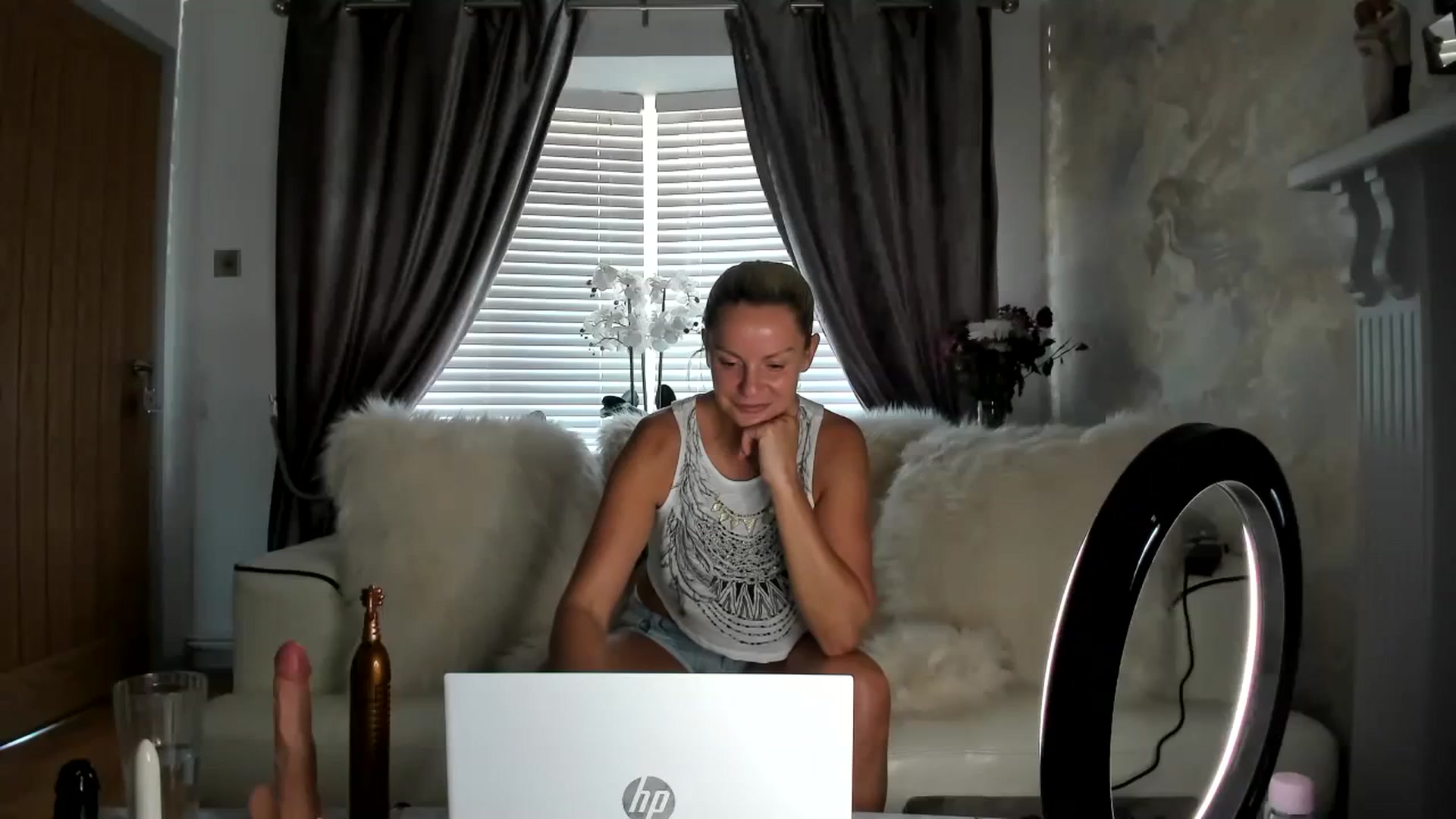 Gallery image thumbnail from Klo35's myfreecams stream on, 08/30/2023, 15:42 image 12 of 20