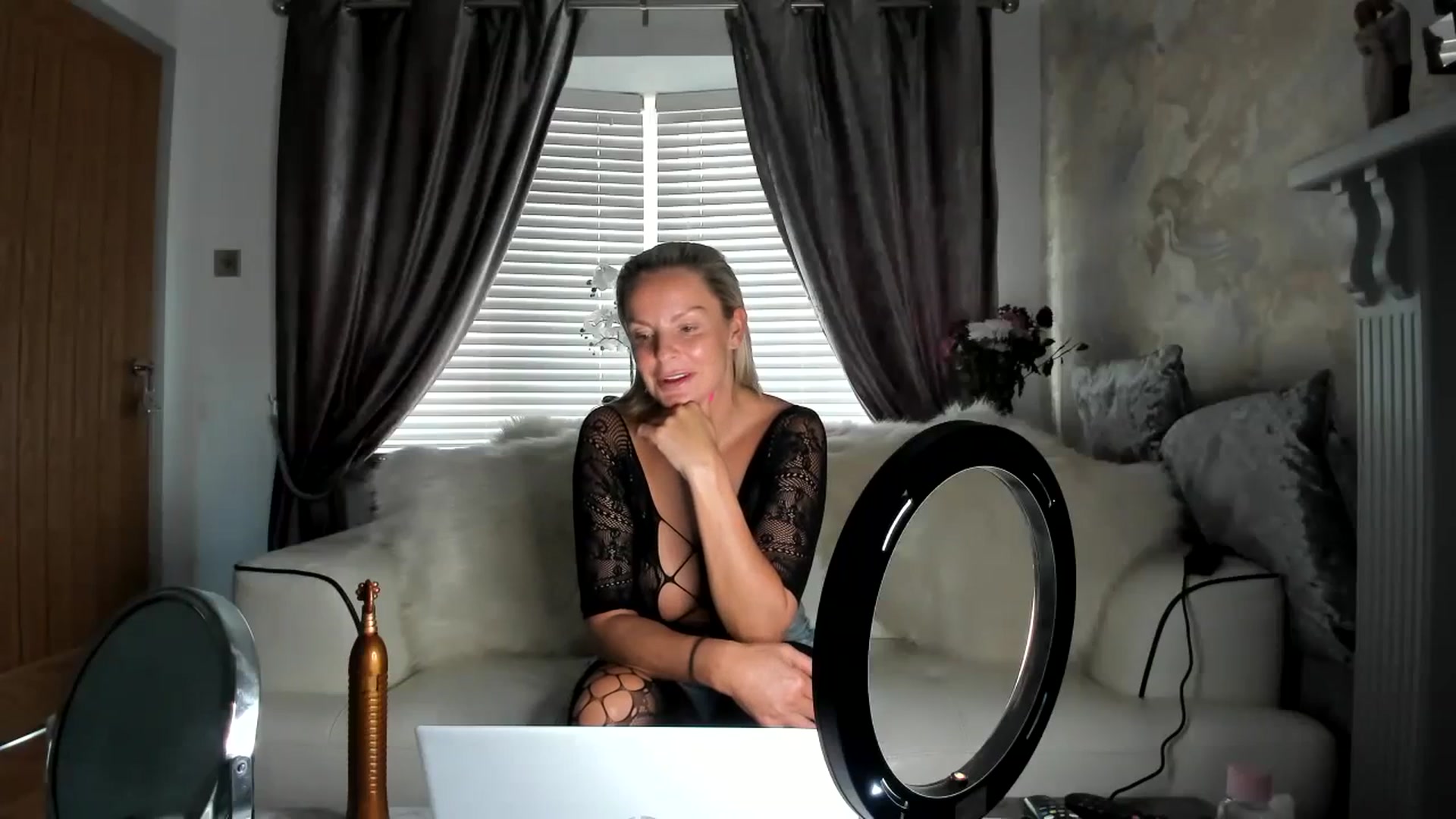 Gallery image thumbnail from Klo35's myfreecams stream on, 08/30/2023, 16:58 image 17 of 20