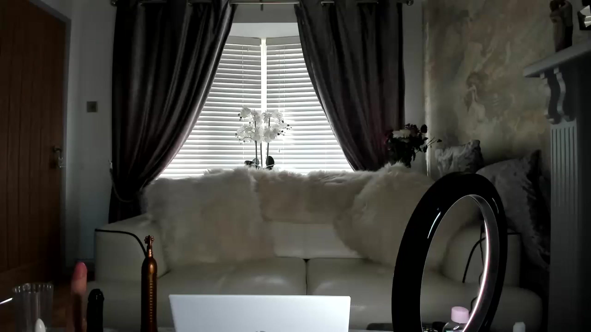 Gallery image thumbnail from Klo35's myfreecams stream on, 08/30/2023, 16:58 image 6 of 20