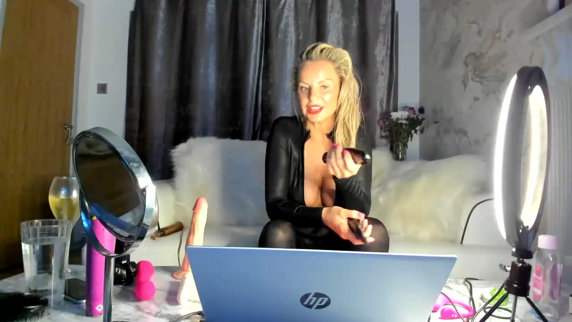 Gallery image thumbnail from Klo35's myfreecams stream on, 08/31/2023, 23:10 image 14 of 20