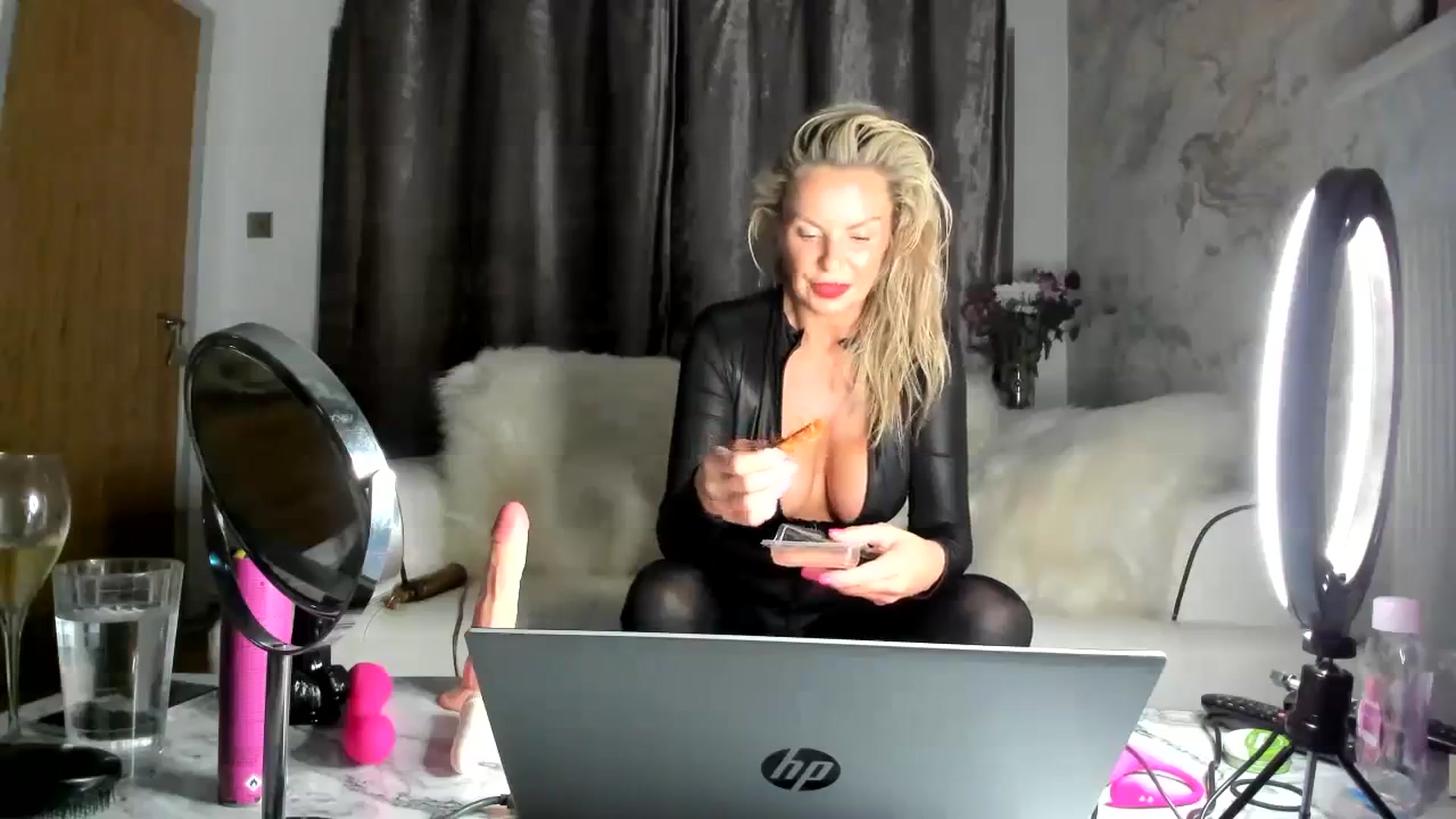 Gallery image thumbnail from Klo35's myfreecams stream on, 08/31/2023, 23:10 image 2 of 20