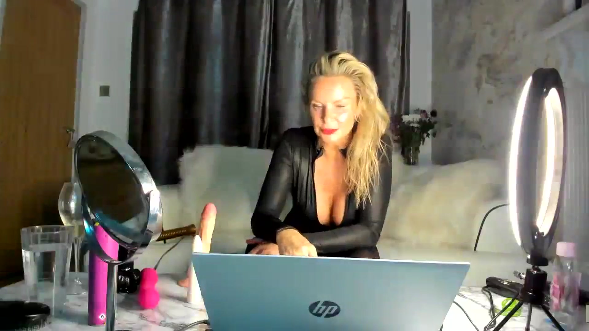 Gallery image thumbnail from Klo35's myfreecams stream on, 09/01/2023, 24:42 image 5 of 20