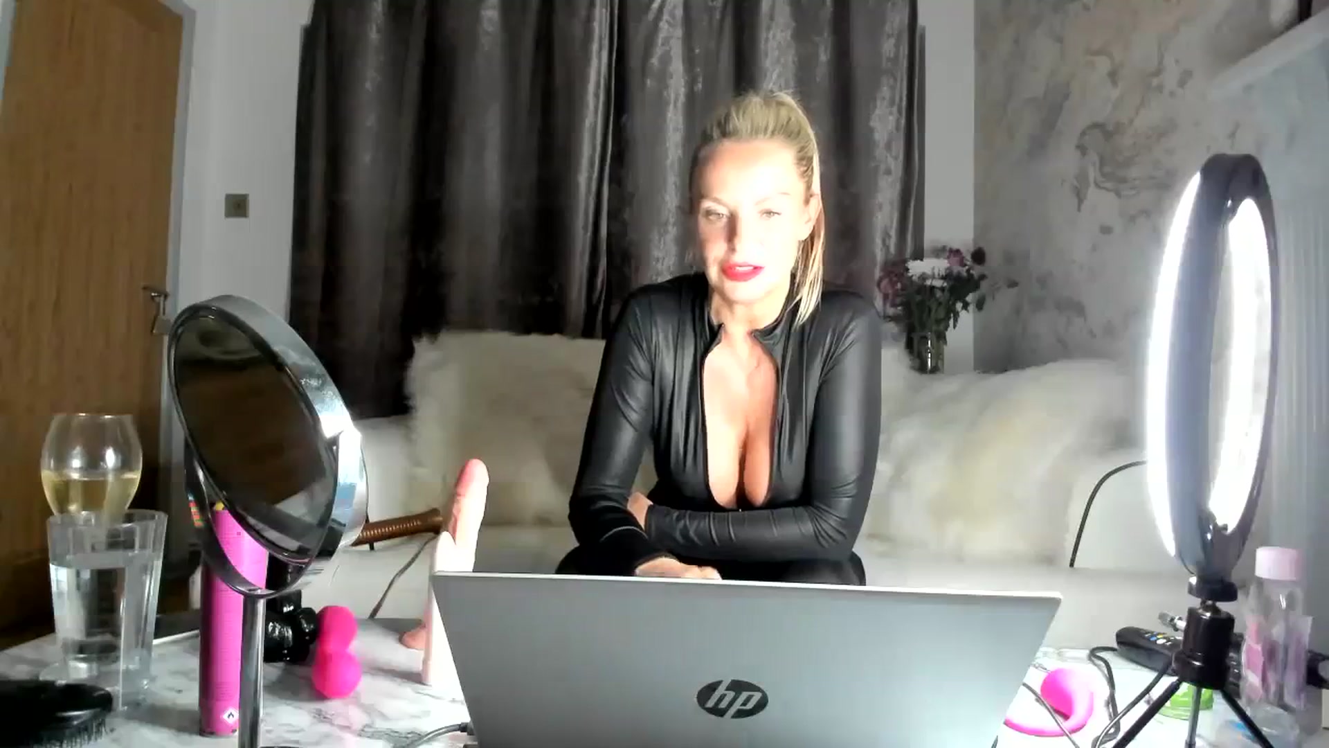 Gallery image thumbnail from Klo35's myfreecams stream on, 09/01/2023, 24:42 image 18 of 20