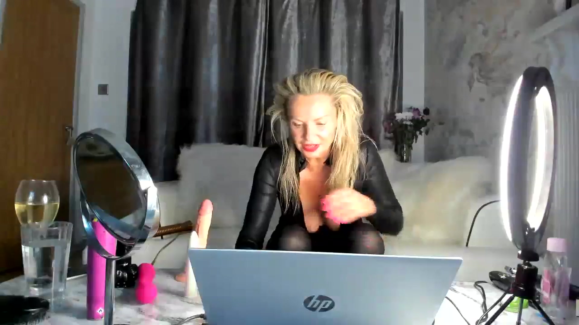 Gallery image thumbnail from Klo35's myfreecams stream on, 09/01/2023, 24:42 image 14 of 20