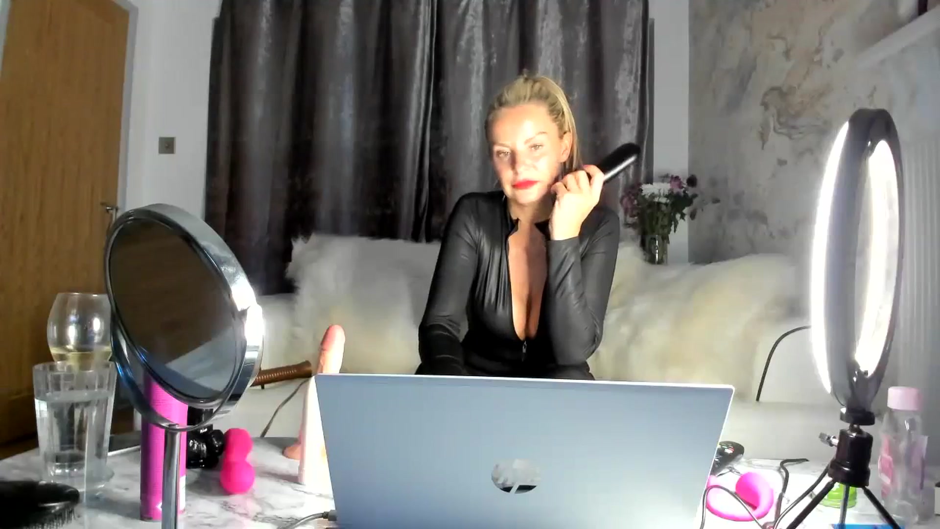 Gallery image thumbnail from Klo35's myfreecams stream on, 09/01/2023, 01:20 image 8 of 20