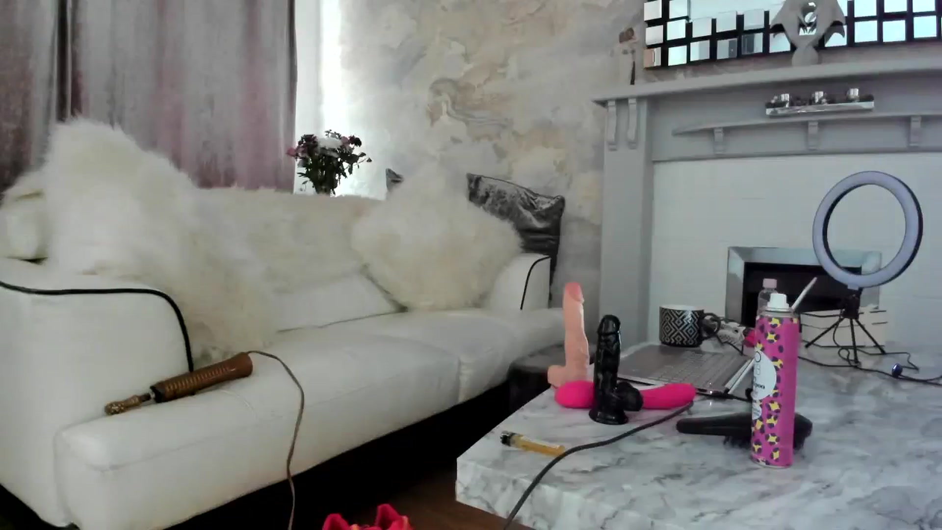 Gallery image thumbnail from Klo35's myfreecams stream on, 09/02/2023, 12:31 image 16 of 20
