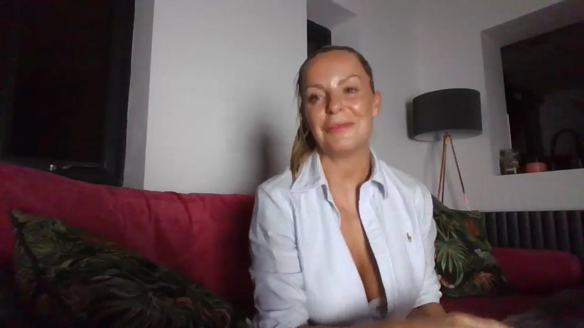 Gallery image thumbnail from Klo35's myfreecams stream on, 09/04/2023, 24:42 image 9 of 20