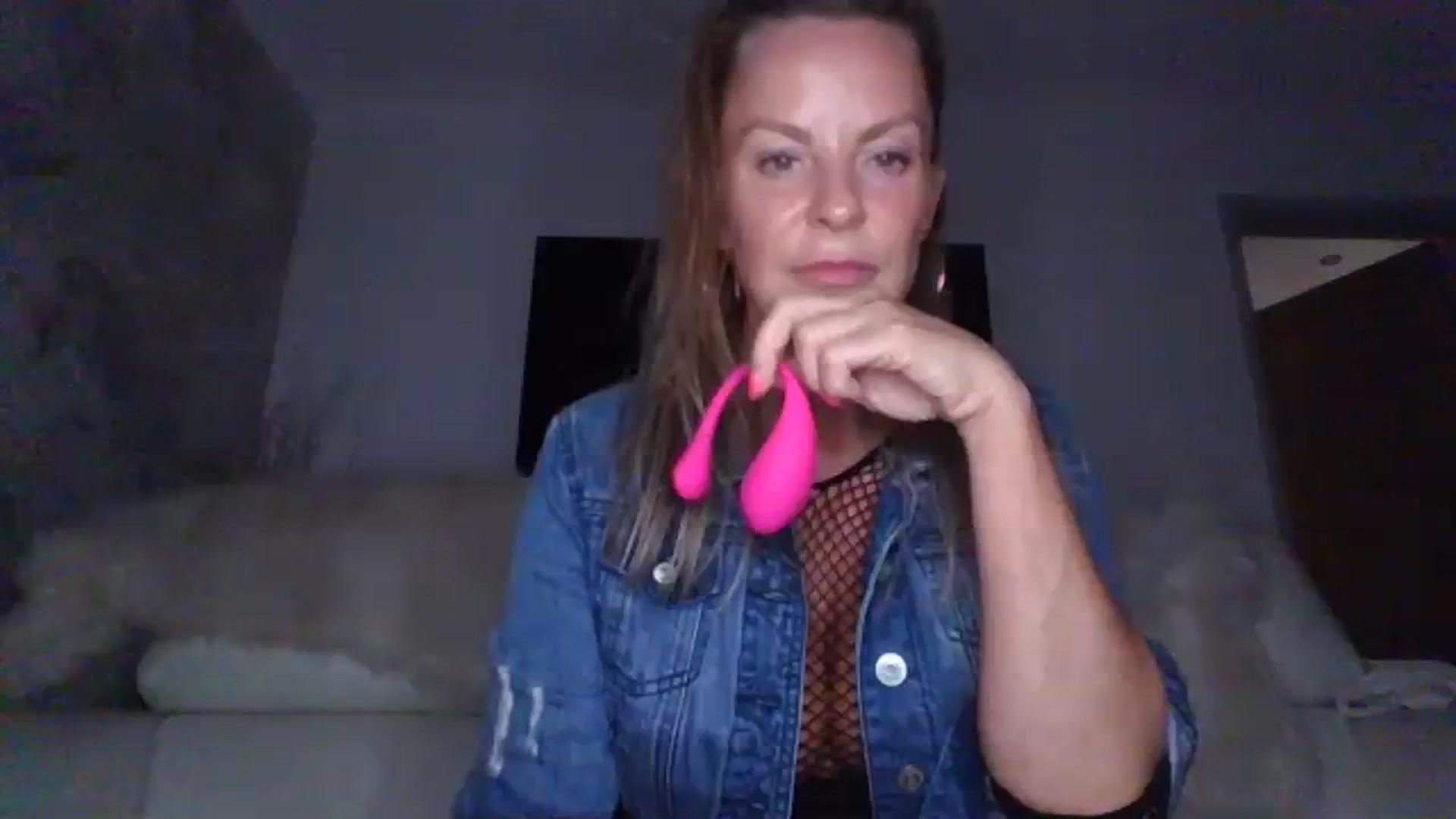Gallery image thumbnail from Klo35's myfreecams stream on, 09/05/2023, 21:38 image 1 of 20