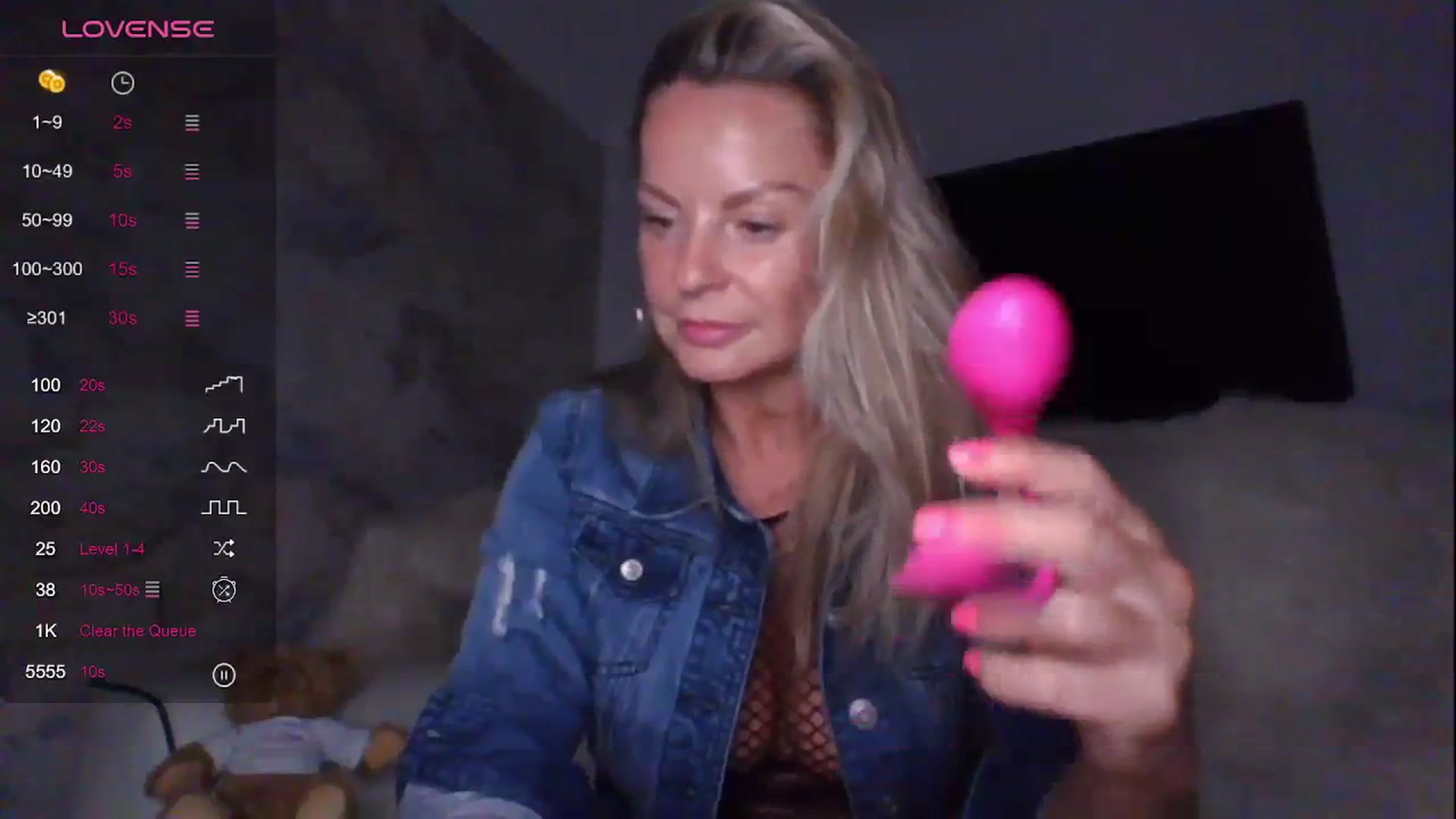 Gallery image thumbnail from Klo35's myfreecams stream on, 09/06/2023, 24:24 image 16 of 20