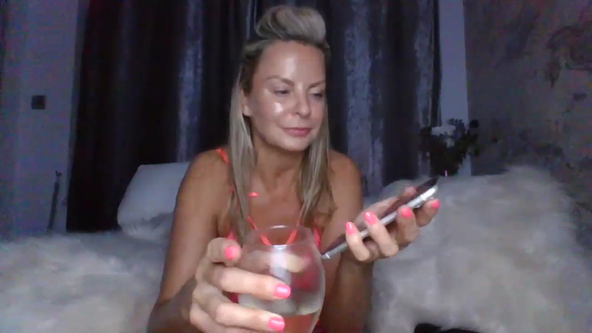 Gallery image thumbnail from Klo35's myfreecams stream on, 09/07/2023, 02:16 image 13 of 20