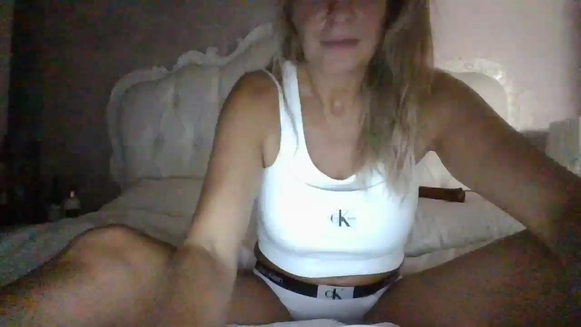 Gallery image thumbnail from Klo35's myfreecams stream on, 09/08/2023, 09:22 image 6 of 20
