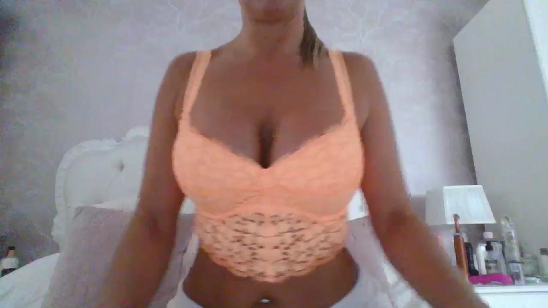 Gallery image thumbnail from Klo35's myfreecams stream on, 09/08/2023, 14:14 image 14 of 20