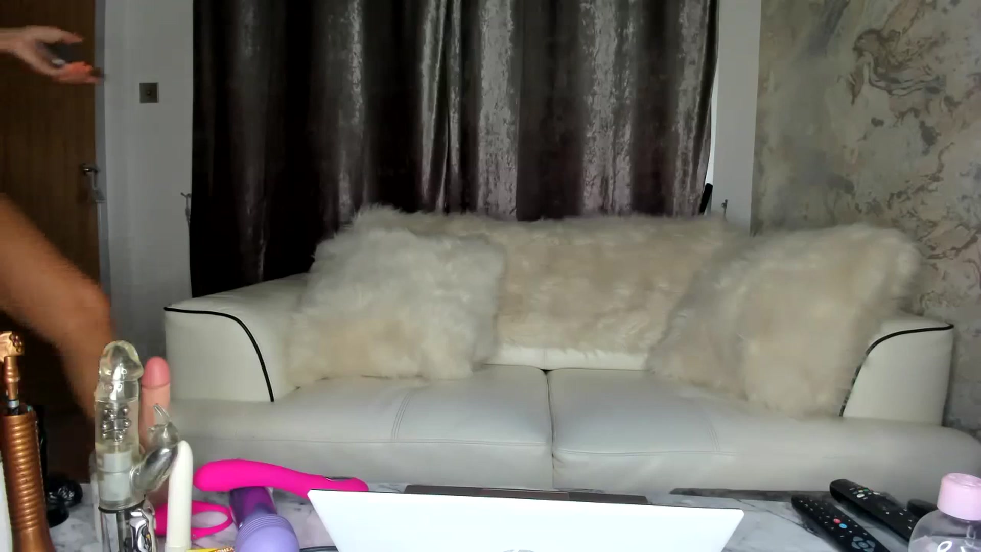 Gallery image thumbnail from Klo35's myfreecams stream on, 09/12/2023, 08:19 image 13 of 20