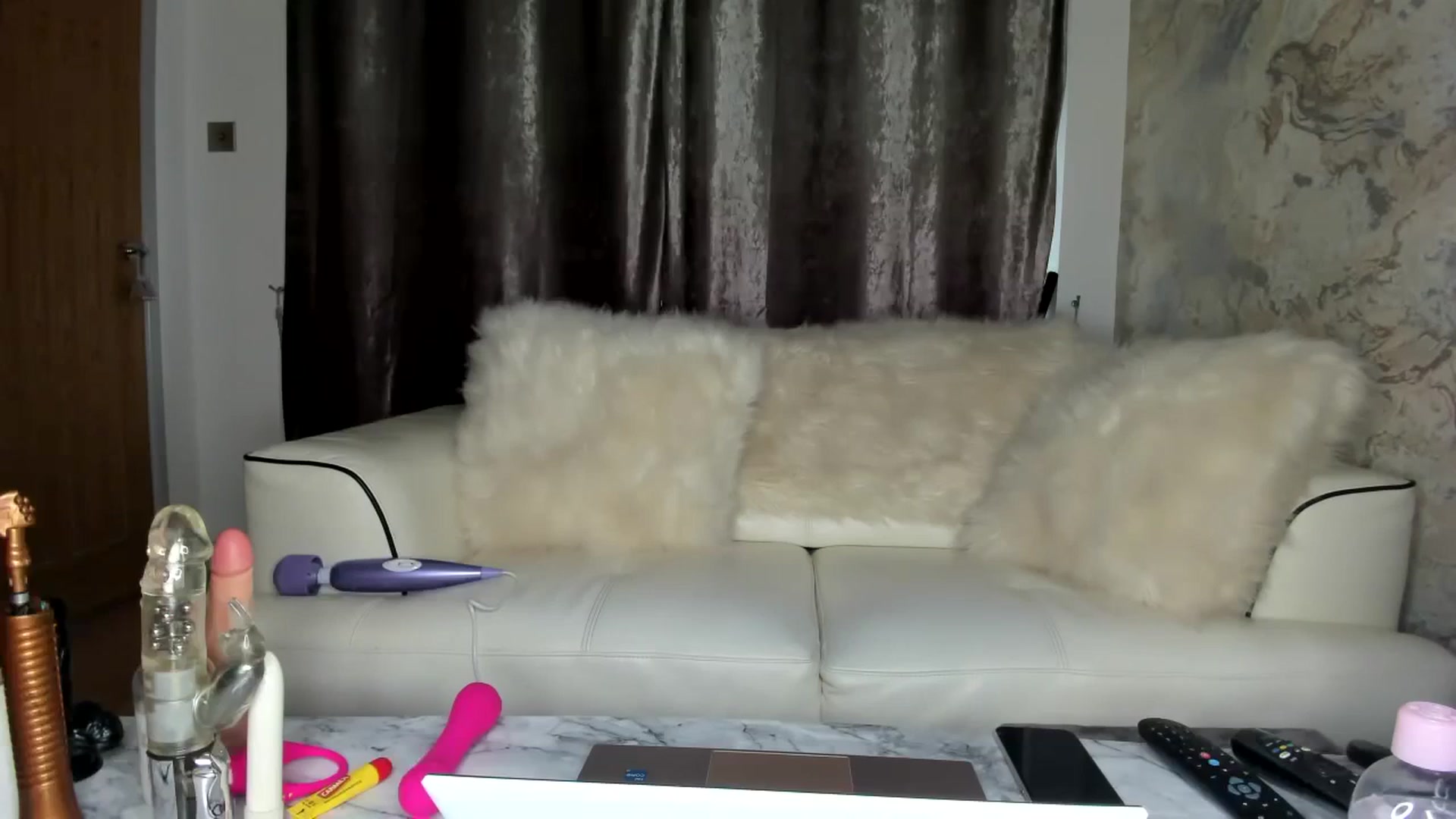 Gallery image thumbnail from Klo35's myfreecams stream on, 09/12/2023, 09:19 image 12 of 20
