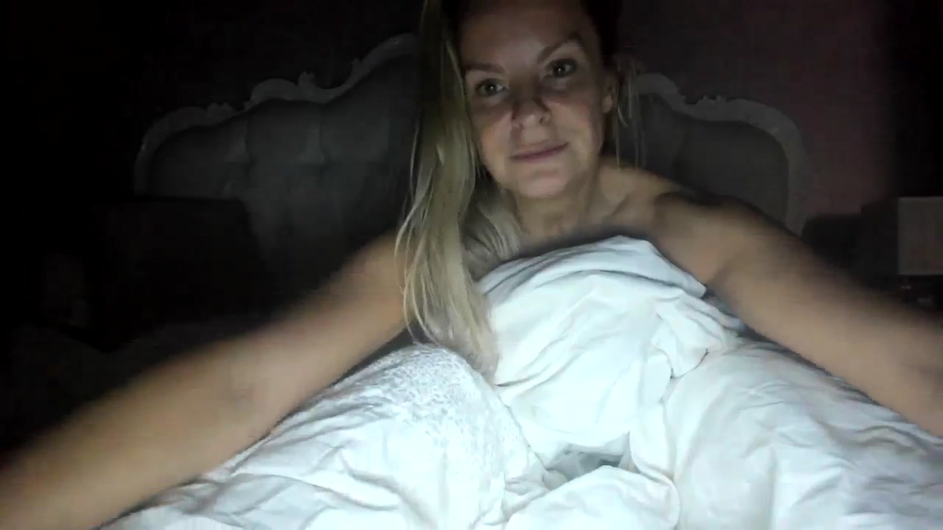 Gallery image thumbnail from Klo35's myfreecams stream on, 09/14/2023, 07:00 image 18 of 20