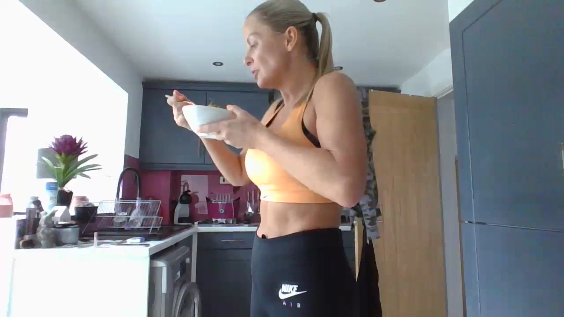 Gallery image thumbnail from Klo35's myfreecams stream on, 09/16/2023, 11:32 image 10 of 20