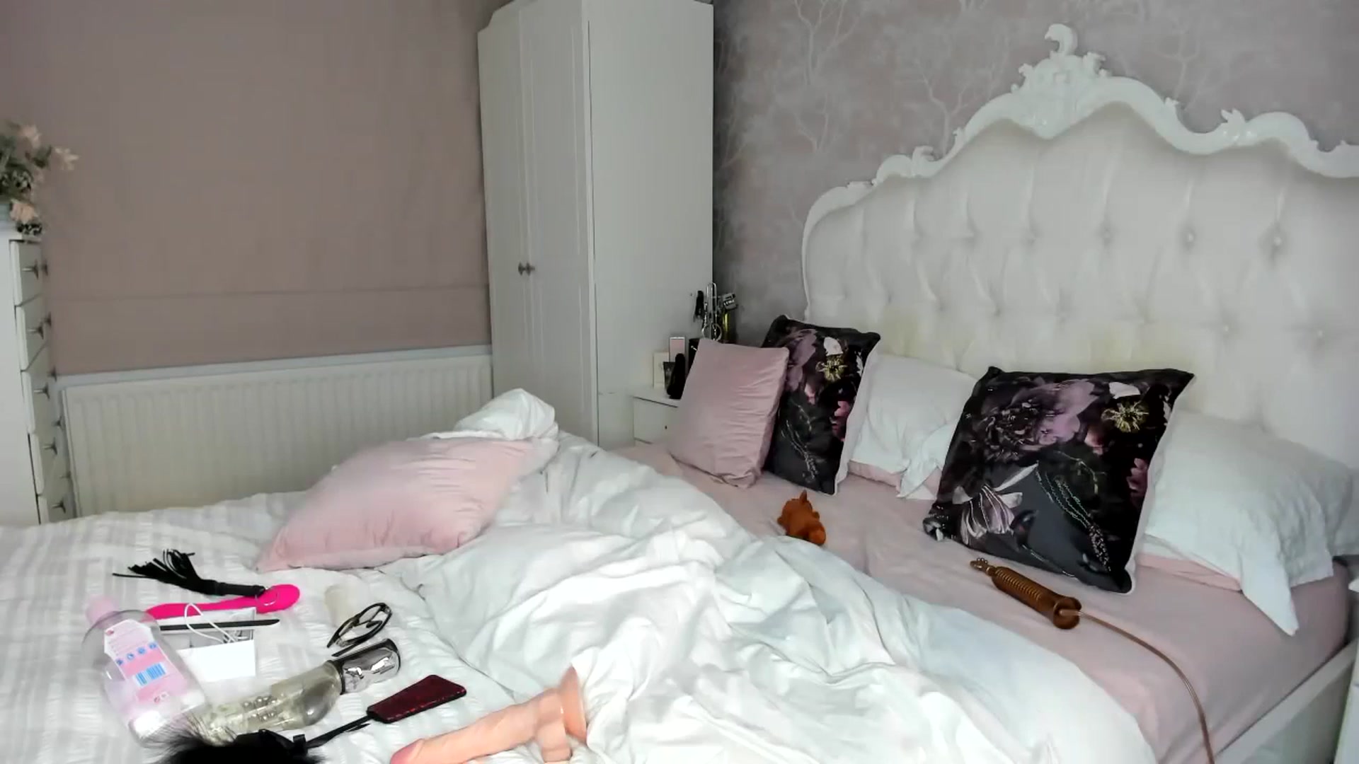 Gallery image thumbnail from Klo35's myfreecams stream on, 10/18/2023, 22:42 image 19 of 20